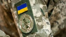 Голосіївський військкомат розвісив оголошення на під’їздах: військовозобов’язаних закликають прийти до кінця січня