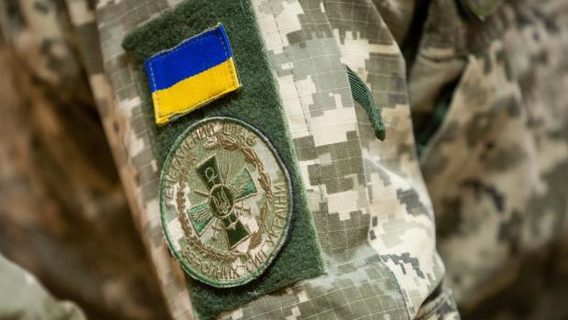Голосеевский военкомат развесил объявление на подъездах: военнообязанных призывают прийти к концу января