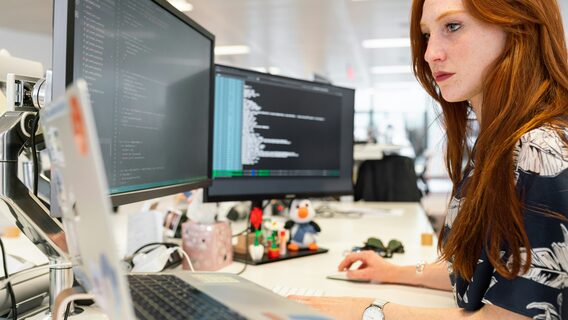 FDE is not a salesperson. A former Palantir employee explained that companies misunderstood one of the hottest IT professions