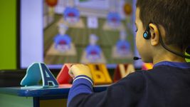 Українська лікарка запатентувала навушники для відновлення мовлення Українська лікарка запатентувала навушники для відновлення мовлення