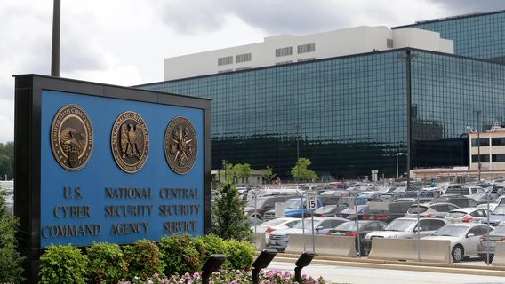 Щоб віддати борги, розробник Агентства нацбезпеки США хотів продати секретні документи російському шпигуну