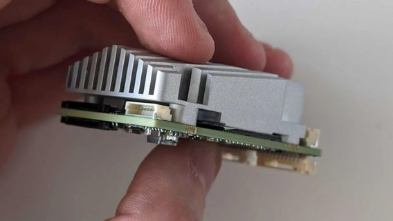 Американська Auterion створила систему машинного зору Skynode S для ЗСУ, яка підвищує успіх ураження дроном до 90%