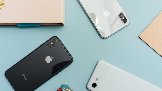 Apple вперше за багато років не випустить стандартний iPhone. Що відбувається і чи буде iPhone-розкладушка