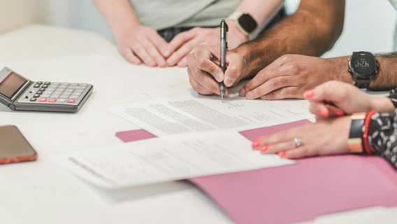 В Україні викрили мережу продажу контрафактних гаджетів, що завдала шкоди правовласникам на 38 млн грн. Що продавали? 