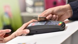Скільки карток для національного кешбеку вже оформили українці за перші дні програми: в уряді озвучили цифри