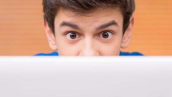 Во Львовской области судили школьника, который смотрел порно на уроке информатики. Что присудил суд
