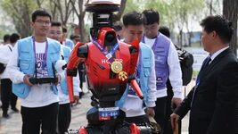This year, a robot confidently overtook all 12,000 participants in the Beijing half marathon and easily broke the human world record.