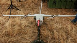 Українська Deviro  випробовує на фронті новий дешевий дрон-камікадзе «Палиця»