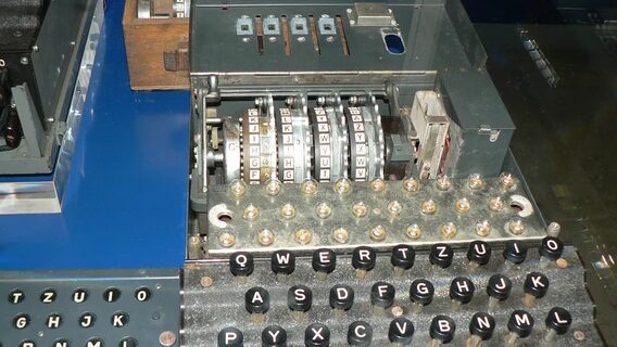 На аукціоні продали рідкісну шифрувальну машину Enigma часів Другої світової війни. Вона відома тим, що сприяла розвитку комп'ютерів