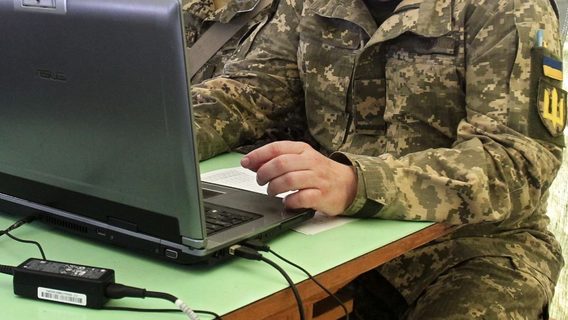 The number of IT professionals in the military who receive payments from their employers has decreased by almost 20%. How IT specialists manage to combine work and service