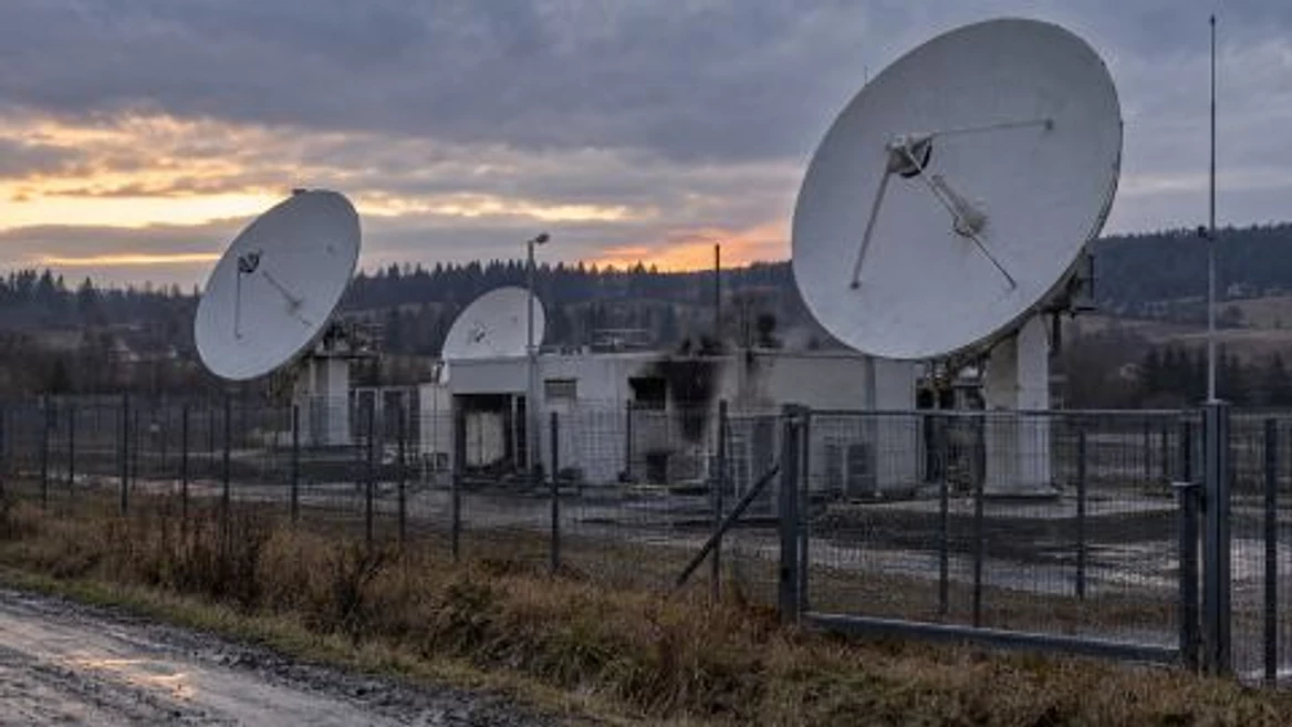 У Польщі загорілася наземна станція Starlink яка забезпечує звязок і для України: пожежники кажуть про підпал