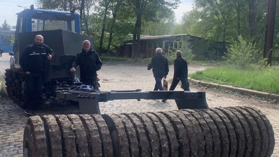 Перша українська машина для підготовки ґрунту до розмінування отримала сертифікат, що дозволяє почати масове виробництво