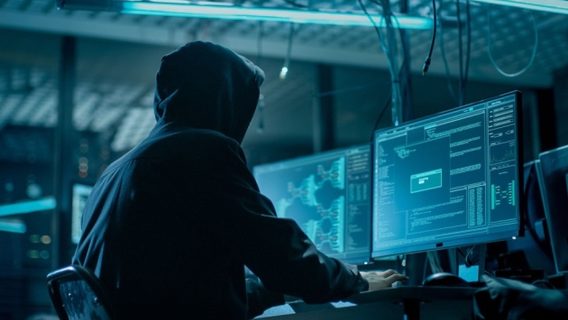 Группа Anonymous заявила, что кибервойна против российских властей может затронуть частный сектор