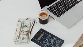 Anthropic is testing Claude Money. It will be possible to connect a bank account to the AI