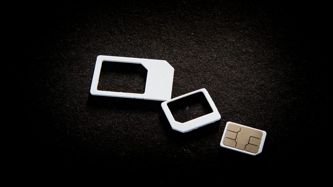 SIM-swap: як шахраї крадуть ваш номер телефону — і разом із ним доступ до банку. Що робити щоб захиститися