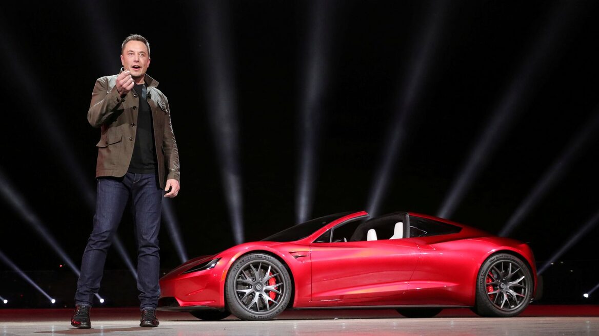 Сем Альтман хоче повернути гроші за передзамовлення за Tesla Roadster яке він зробив ще у 2018 році. Компанія й досі не випустила авто
