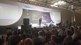 Гарик Корогодский: «Нам очень помогает «Новая почта», девушки передали поцелуй, я не целуюсь на сцене, но потом»
