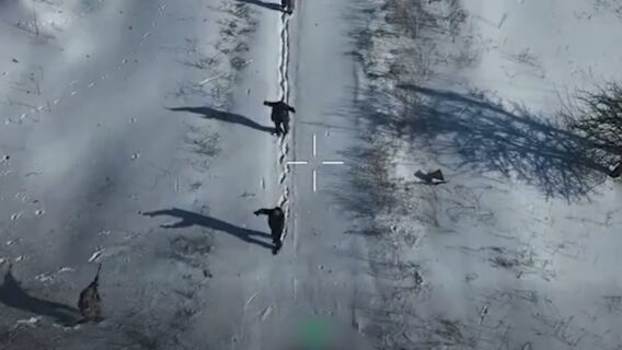 Українські військові взяли в полон росіян завдяки дрону з гучномовцем