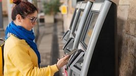 НБУ изменил правила внесения наличных через терминал — теперь нужно будет ввести номер телефона