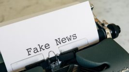В Україні запустили безоплатний «Калькулятор фейків», який допоможе відрізнити правдиві новини від дезінформації. Ось, як ним скористатись