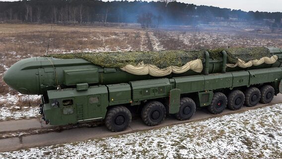 росія вдруге застосувала балістичну ракету «Орешник» проти України. Що відомо
