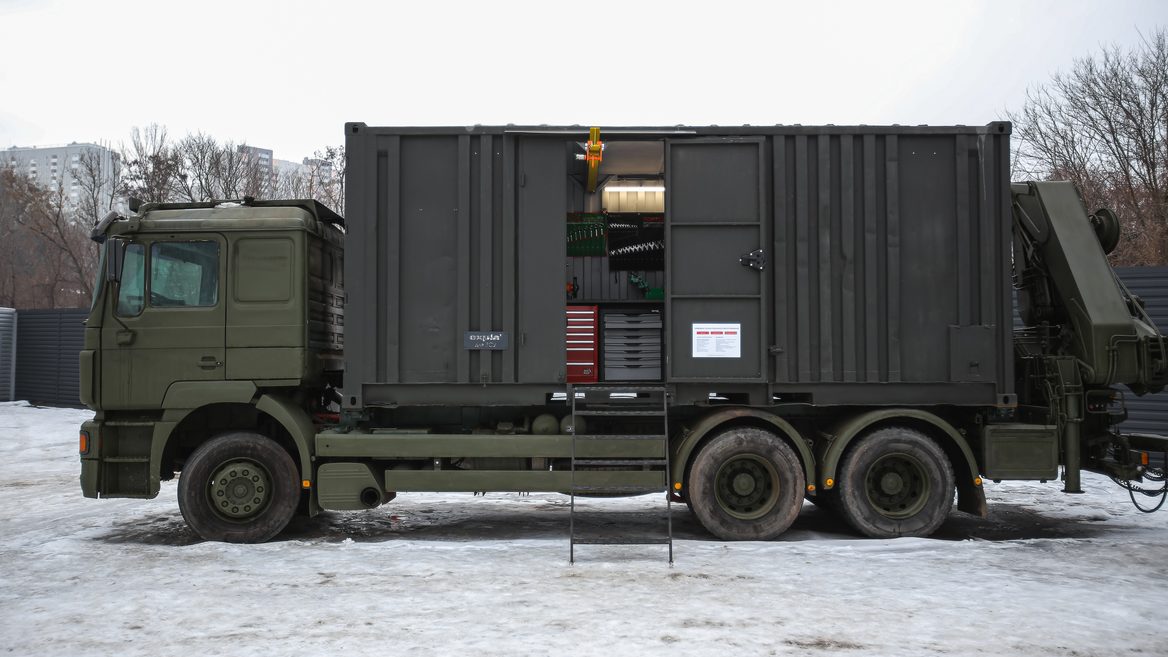 В Украине была создана мобильная мастерская для артиллеристов. По словам разработчиков она может закрыть 90% ремонтных нужд прямо на месте