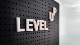 AppCake в третий раз сменил название, теперь это Next Level Apps. Информации о владельцах так и нет, публикуют личные данные кандидатов, ищут в штат кальянника