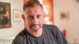 Писатель Жадан: «В Twitter собрались все обиженные, а Facebook — это как бабушкин дом с пирожками»
