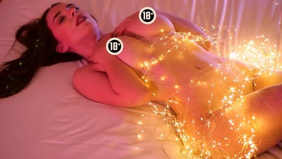 Американська фотохудожниця зібрала на Kickstarter на еротичну фотокнигу з українською інженеркою у 9 разів більше, ніж просила. Вона вже не вперше фоткає оголених українок