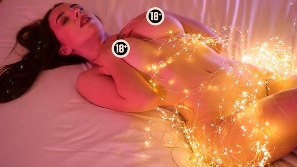 Американська фотохудожниця зібрала на Kickstarter на еротичну фотокнигу з українською інженеркою у 9 разів більше, ніж просила. Вона вже не вперше фоткає оголених українок