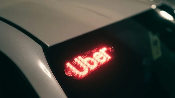 Uber скорочує 10% штату та планує в майбутньому залишити на «віддаленці» лише 1% працівників