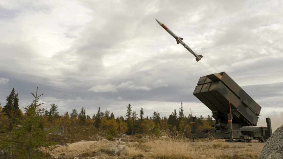Великобритания предоставит Украине американские ракеты AMRAAM: как они помогут защитить наше небо