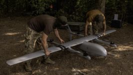 Forbes: «Україна зараз переважає рф у сфері безпілотників та РЕБ»
