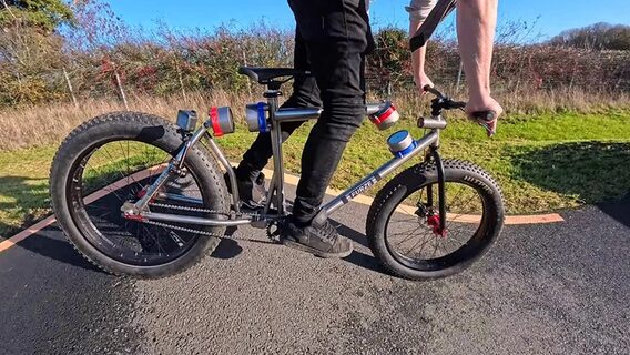 YouTube blogger builds a bike with powerful magnets replacing the suspension