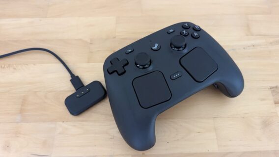 Розробник навчив Steam Controller самостійно повзти столом на зарядку