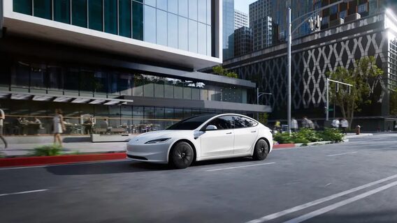 Розчарування інвесторів і відсутність стандартних функцій: Tesla нарешті представила свої довгоочікувані бюджетні моделі Model Y та Model 3