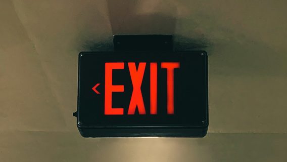 «Попрацюй на циркулярці. Відріже кілька пальців. І вийдеш». Айтівець запитав, як вийти з IT раз і назавжди. Варіанти, запропоновані користувачами Threads, вражають