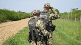 Transcarpathian border guards accused a Global Dinamics programmer of attempting to illegally cross the border. What did the court decide?