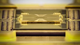 Glass instead of silicon: a photonic quantum computer is being created in the EU