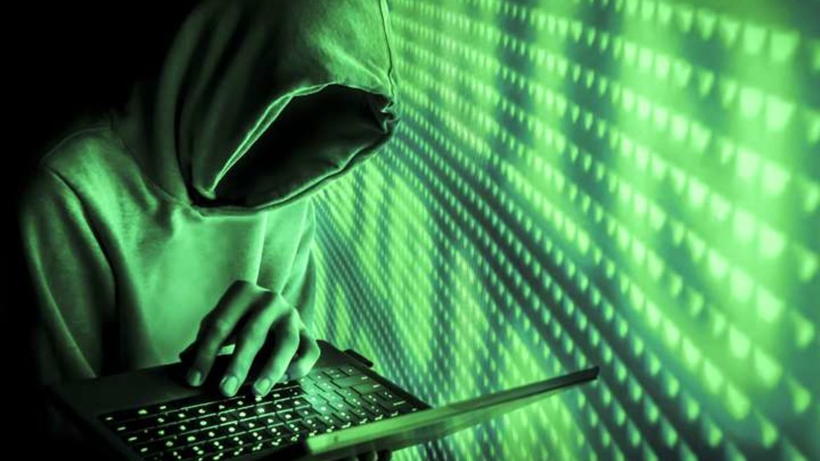 В Запорожье судили айтовца-хакера, создавшего вирусоносные приложения для отслеживания и перехвата профилей пользователей. Что решил суд?