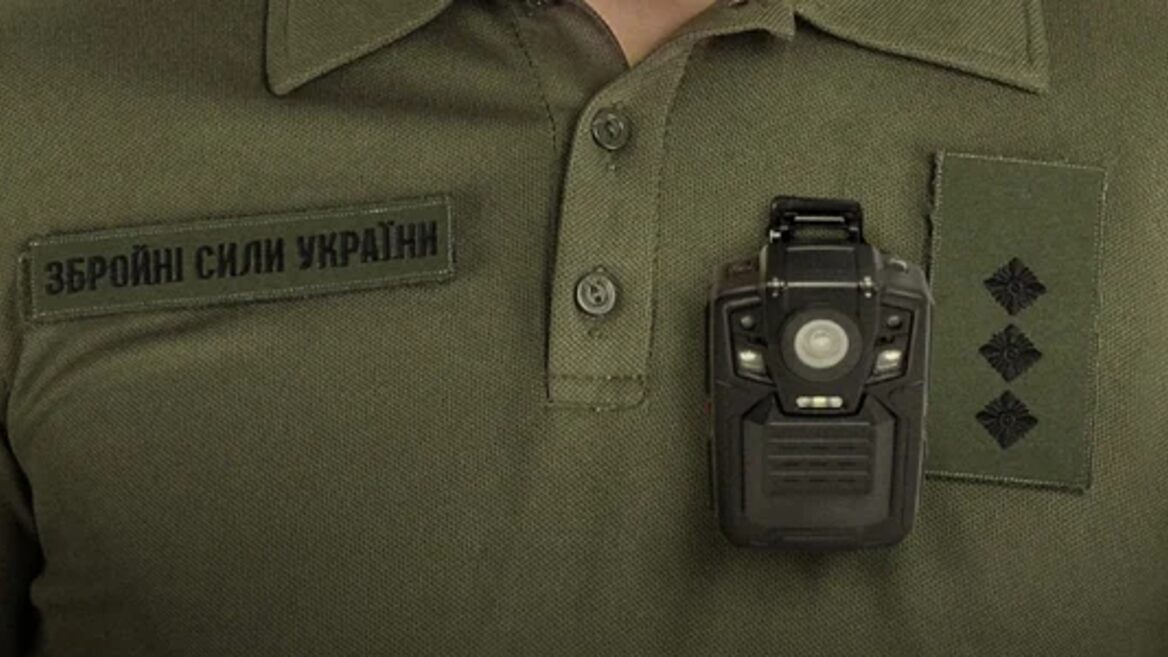 Міноборони змусить ТЦК постійно використовувати бодікамери під час здійснення мобілізаційних заходів і зберігати записи протягом 90 днів — нардеп