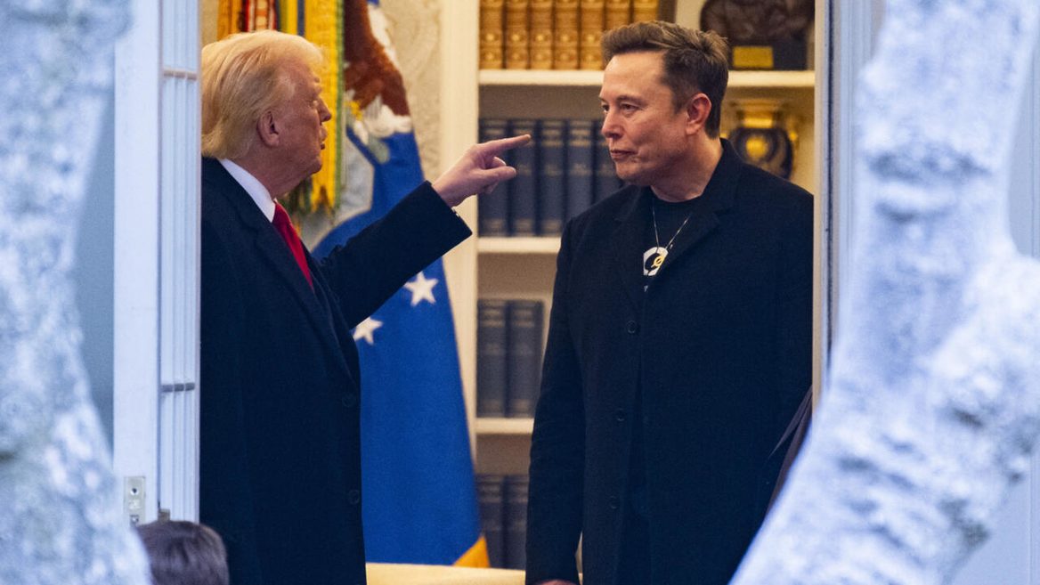 Маск і Трамп влаштували «велику прекрасну» сварку у якій є все: розчарування образи падіння акцій і звинувачення в сексуальних домаганнях