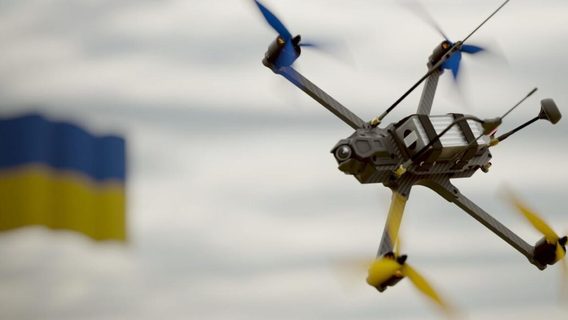 Украинцы создали новый устойчивый к РЭБ FPV-дрон «Укропчик» с машинным зрением. Его второе название — «Бавівна». Вот, что умеет эта птица
