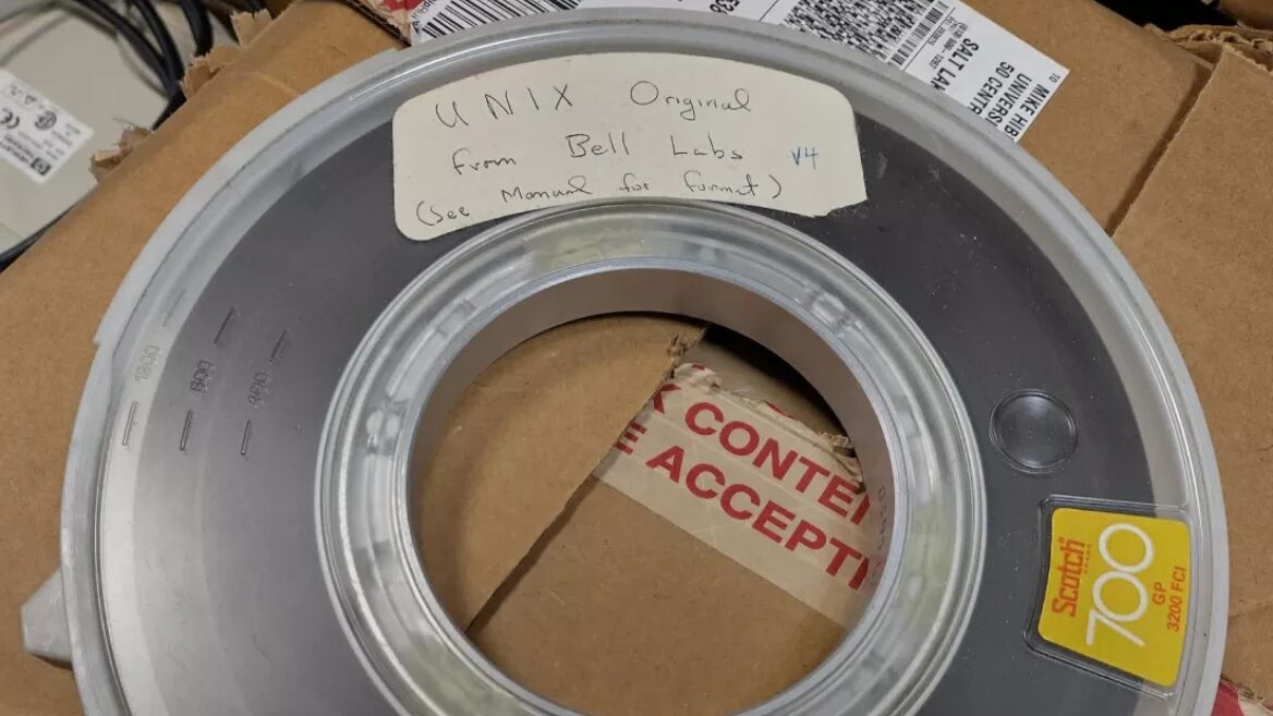 Знайдений код Unix v4, який вважався втраченим понад 50 років, оцифрували зі старої магнітної стрічки