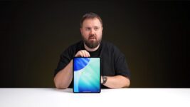 A blogger from Russia showed in a video an iPad Pro M4 with Ukrainian markings on the packaging