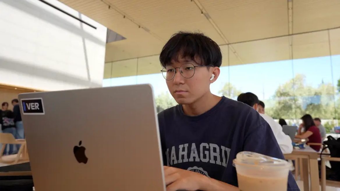 Разочарованные айтовцы. Выпускники IT-специальностей не могут найти работу даже в США и Сингапуре: почему так происходит