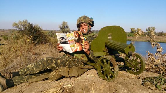 Почему украинская армия до сих пор использует 100-летний пулемет «Максим». The Economist дает ответ