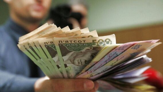 Медіанна зарплата розробників в Україні втрималася на $3450, але джуни й сеньйори просіли: дослідження DOU