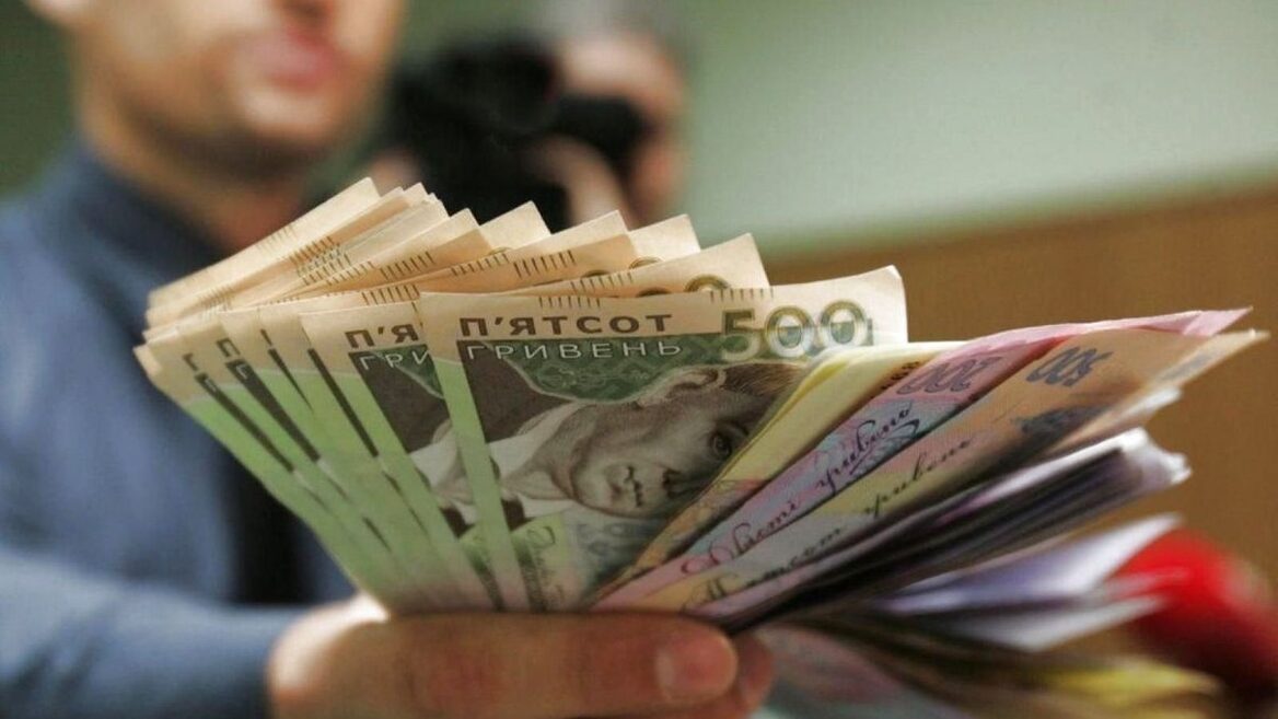 Медіанна зарплата розробників в Україні втрималася на $3450 але джуни й сеньйори просіли: дослідження DOU