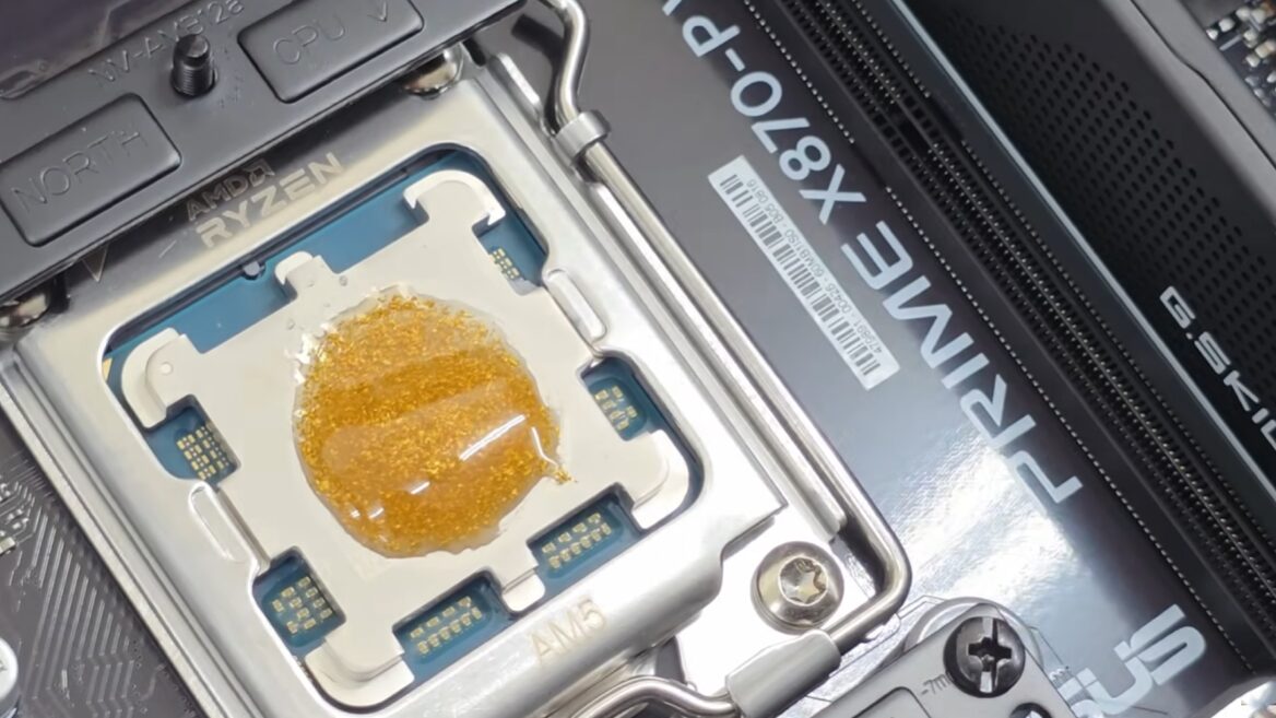 Ютубер створив їстівну термопасту з меду та золота. Смаколик непогано впорався з охолодженням процесора в Counter Strike 2